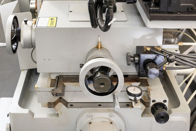 Бесцентрово-шлифовальные станки UNIVEQ UCG-3015 NC