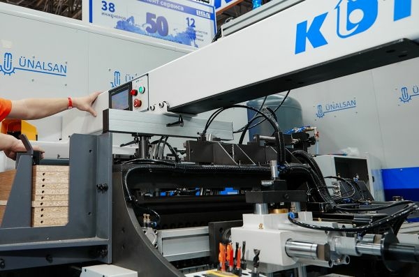 Автоматический сверлильно-присадочный станок KDT-6032TJ