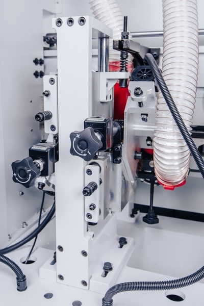 Станок для облицовывания кромок мебельных деталей WoodTec X600