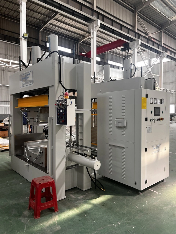 Гидравлический пресс HF Systems для производства гнуто-клееных изделий с ТВЧ генератором