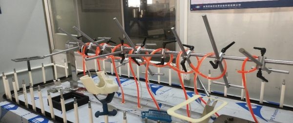 Автоматический станок для покраски мебельных ножек и тел вращения