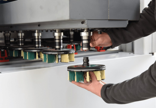 Рельефно-шлифовальный станок MOTIMAC FHDR 1300