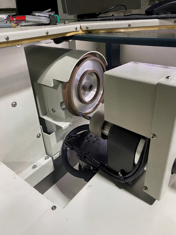 Четырехосевой заточной станок с ЧПУ IRONMAC TURBO