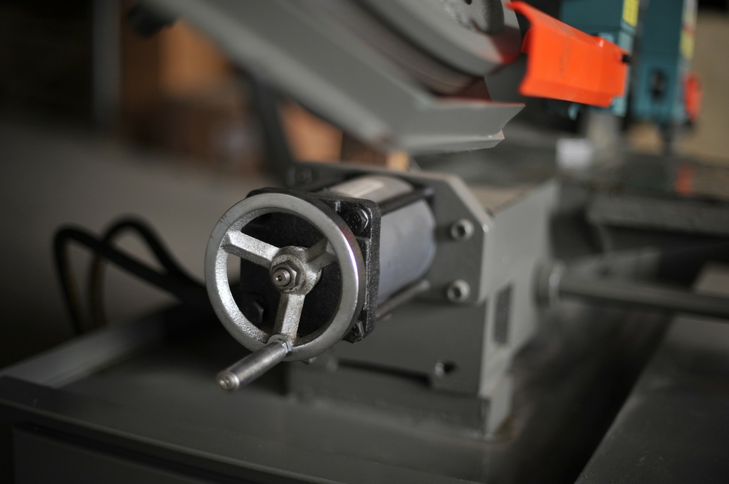 Ленточнопильный станок по металлу Ltt GB 4028