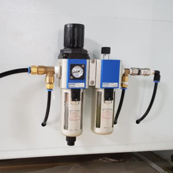 Обрабатывающий центр с ЧПУ Yuetong MDK252D