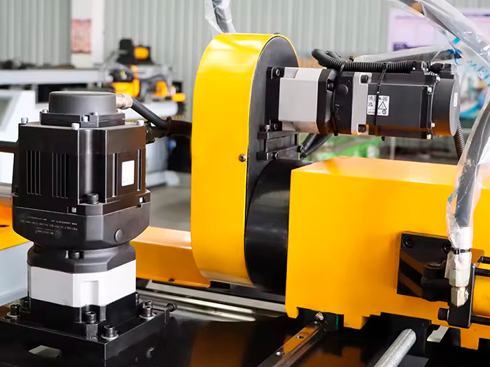 Автоматический трубогибочный станок с ЧПУ DW50CNC