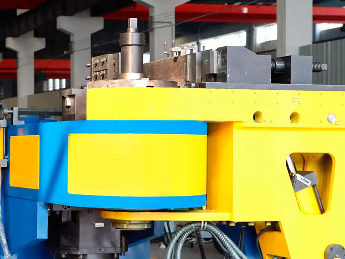 Автоматический трубогибочный станок с ЧПУ DW130CNC