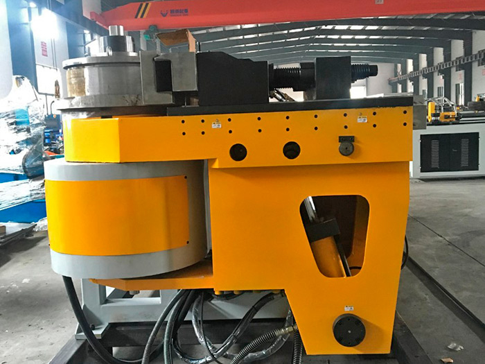 Полуавтоматический трубогибочный станок с ЧПУ DW130NC