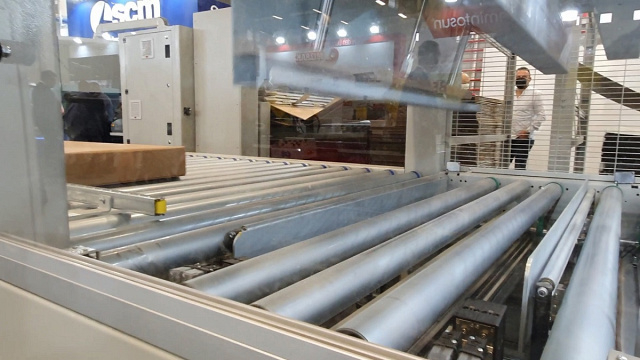 Автоматическая линия для склейки коробок из гофрокартона Intelpack 410