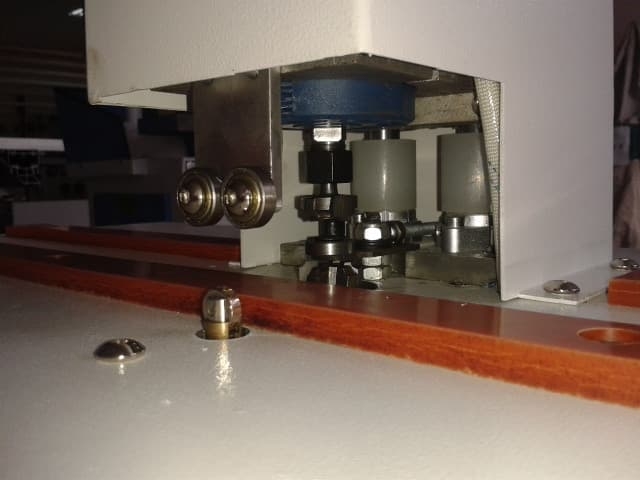 Станок для снятия свесов кромочного материала LTT-7