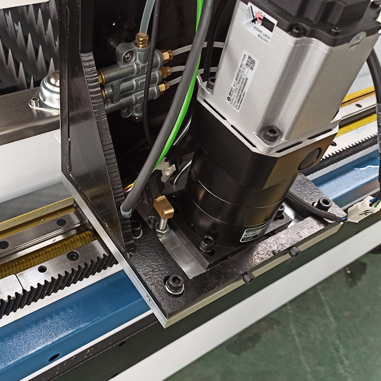 Лазерный станок для резки металла MetalTec 1530B (2000W)