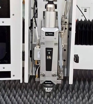 MetalTec 1530C (1500W) оптоволоконный лазерный станок для резки металла с ручной сменой рабочих столов met1546