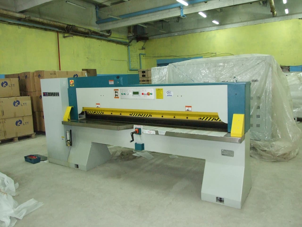 Гильотина для шпона LTT MDQ260
