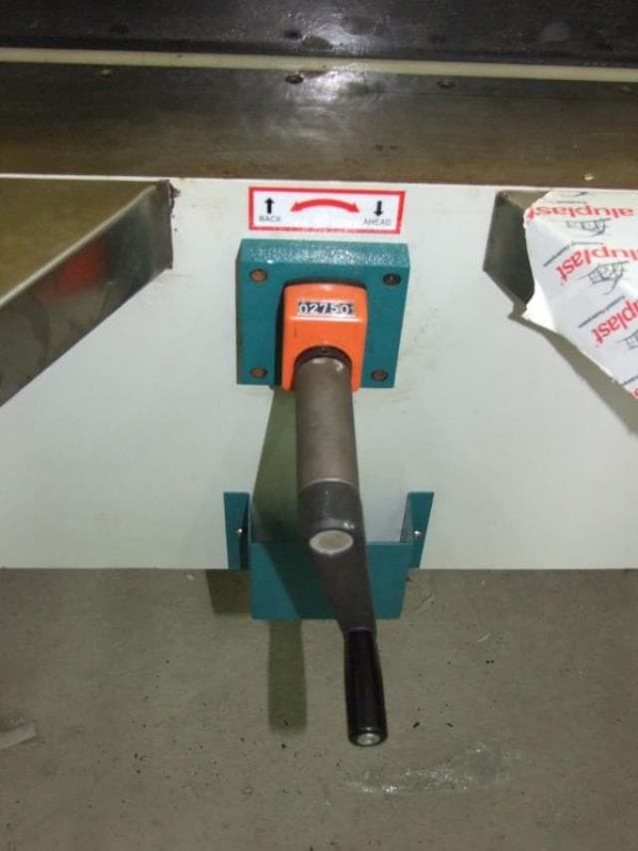 Гильотина для шпона LTT MDQ260