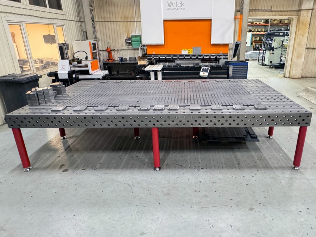 Чугунный сварочный стол 4*2*0.2 D28