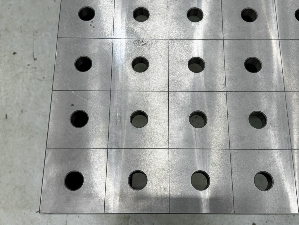 Чугунный сварочный стол 4*2*0.2 D28