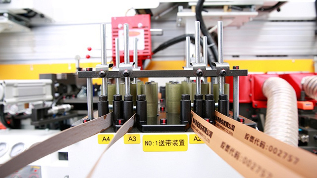 Автоматический кромкооблицовочный станок Nanxing NB8PCHG-PC