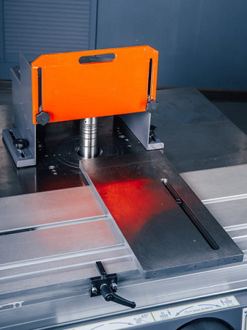 Фрезерные станки с шипорезной кареткой OSTERMANN T 1000