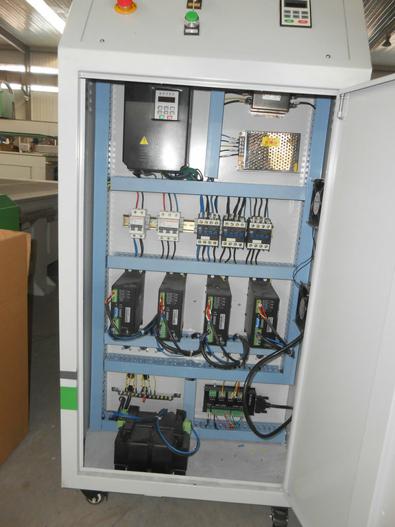 Фрезерно-гравировальный станок с чпу WoodTec H 2030