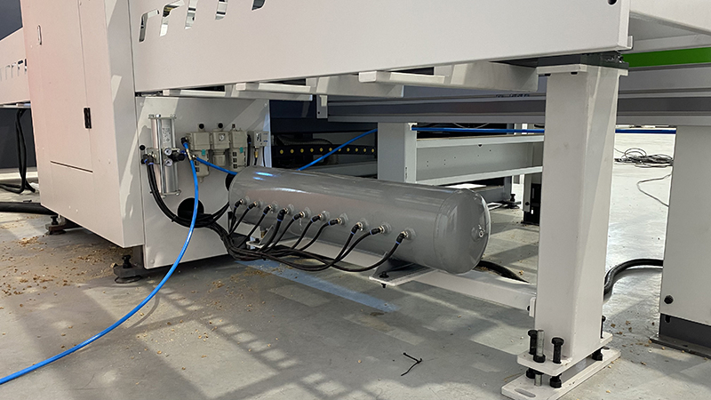 Автоматический сверлильно-присадочный станок с чпу WoodTec HSM 1230 H2