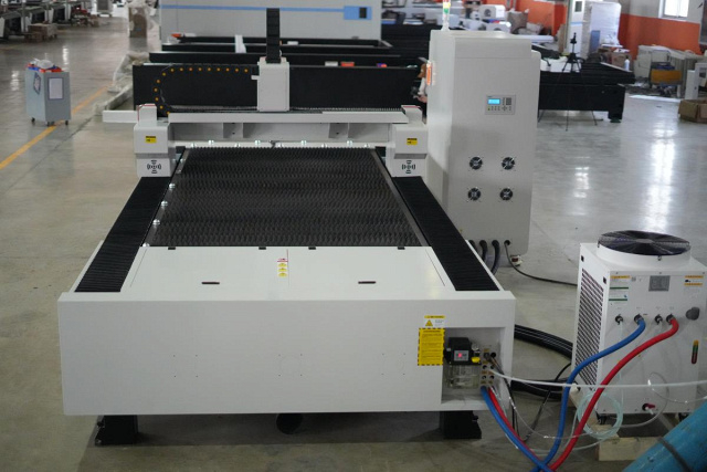 Оптоволоконная установка лазерного раскроя L3