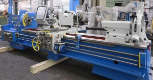 Универсальный токарный станок 1М63/1500