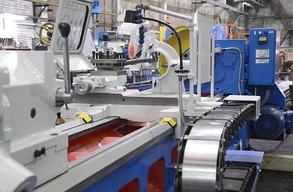 Универсальный токарный станок 1М63/2800