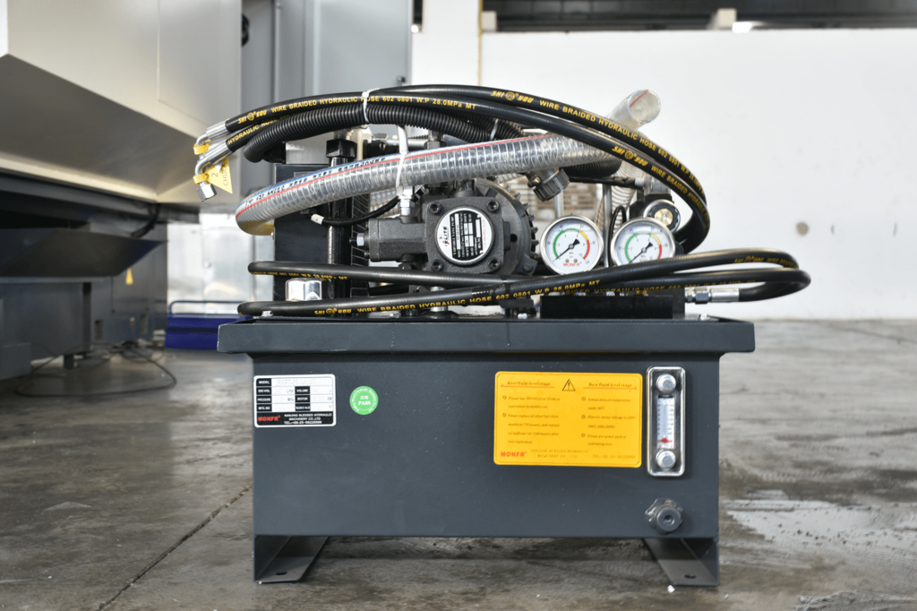 MetalTec CK 36x750 токарный станок c ЧПУ с горизонтальной станиной met584