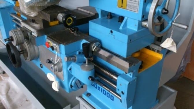 Универсальный токарный станок 1В625М4/2000