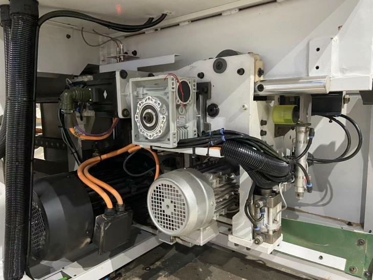 Форматно-раскроечный центр с ЧПУ HOLD HP380