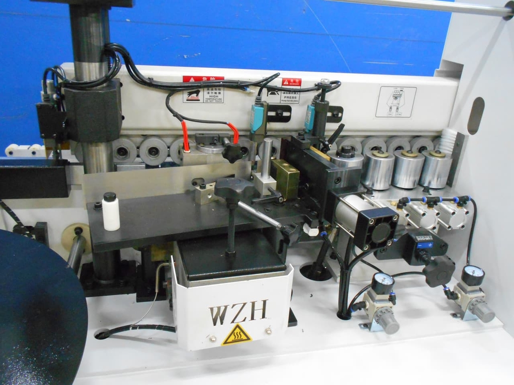 Автоматический кромкооблицовочный станок LTT-220A