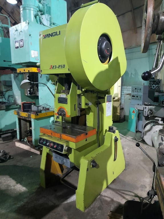 Однокривошипный пресс простого действия Yangli Group J23-25D