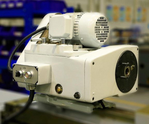 Универсальный круглошлифовальный станок UNIVEQ UGU 2050H