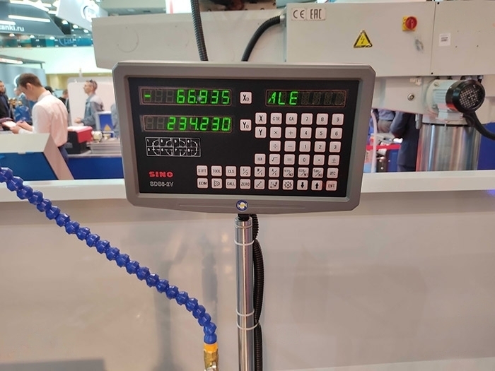 Универсальный токарный станок LC660B/2000 (аналог станка ДИП-300)