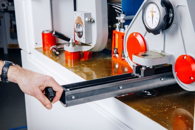 Калибровально-шлифовальный станок Beaver SR-RP 700 E