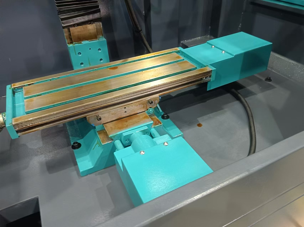 Фрезерный станок с ЧПУ AURA FM-20 CNC (25020100)