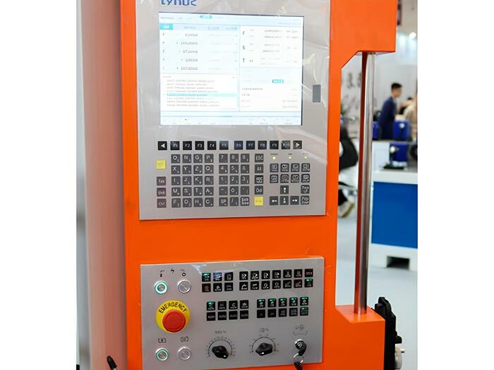 5-осевой фрезерный обрабатывающий центр VMC260