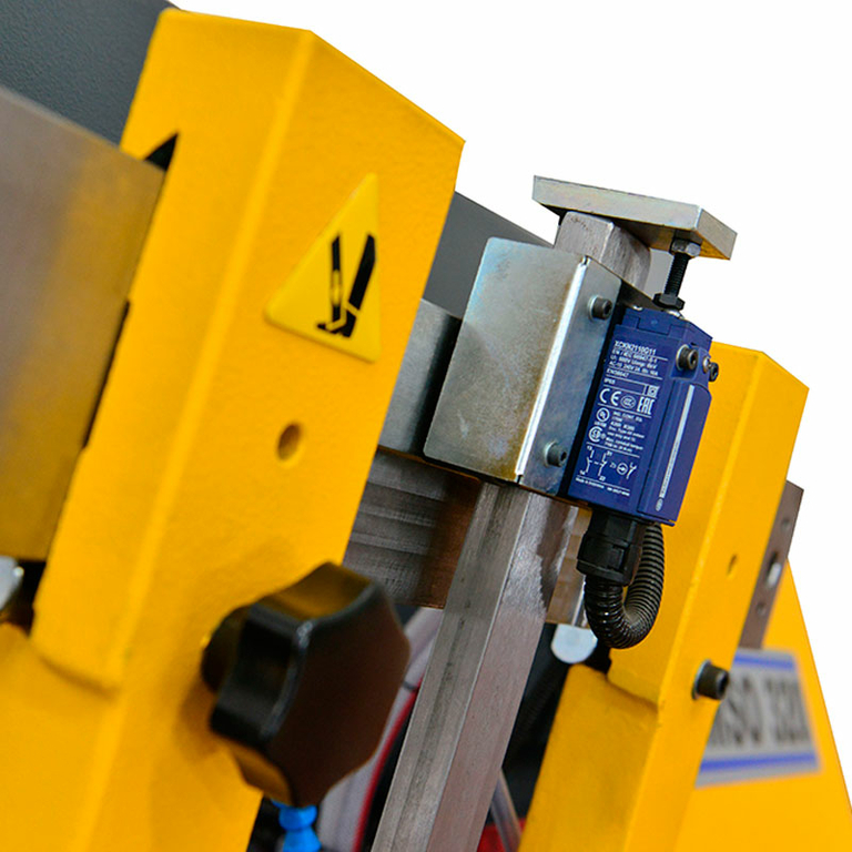 Ленточнопильный станок BekaMak BMSO 320H NC