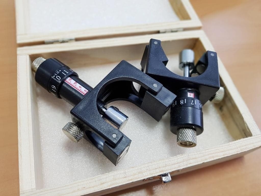 Магнитное устройство для выставления ножей в ножевых барабанах