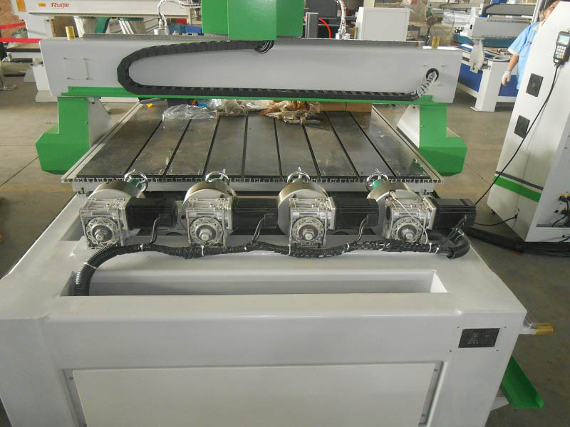 Фрезерно-гравировальный станок с чпу WoodTec T-1513х4