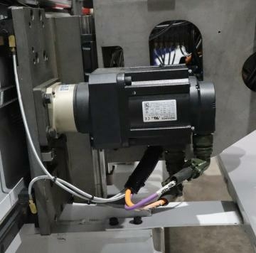 Проходной обрабатывающий центр с ЧПУ для фрезерования отверстий в дверных полотнах и коробках под замок и петли HOLD HMD2202