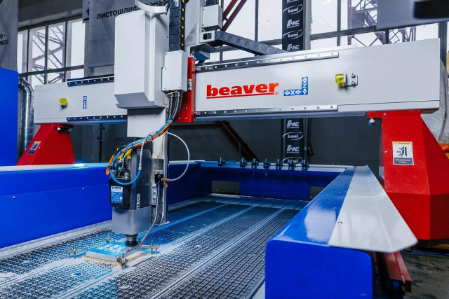 Фрезерный станок с ЧПУ Beaver 25AVLT8-Z600L