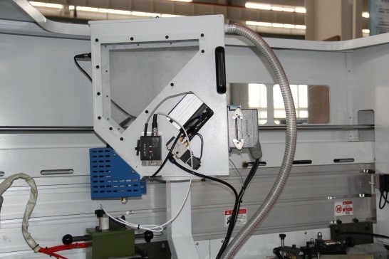 Кромкооблицовочный автоматический станок  BJD F832JSR