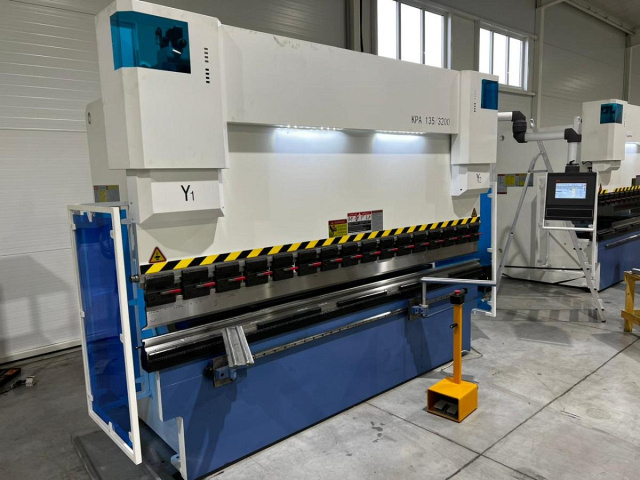 Синхронизированный гидравлический листогибочный пресс KPA 135-3200