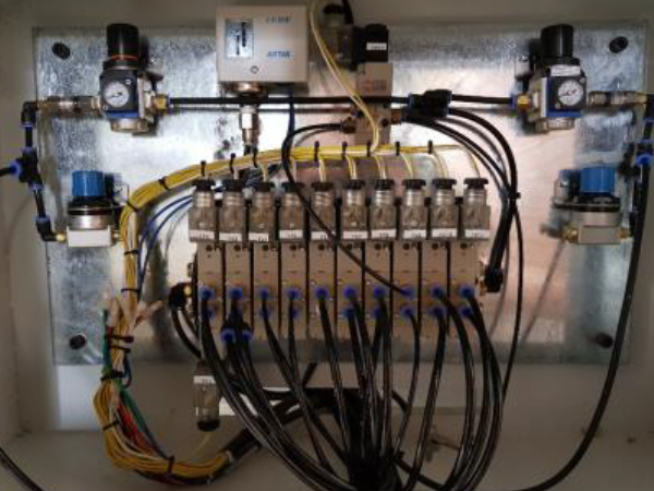 Обрабатывающий центр с ЧПУ Yuetong MDK252D