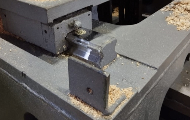 Фрезерно-пильный станок для тонкомера EcoWood UFP-260 UFP-260