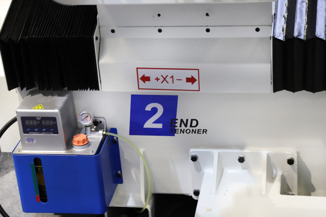 Пятиосевой обрабатывающий центр QUADRO JET ECO