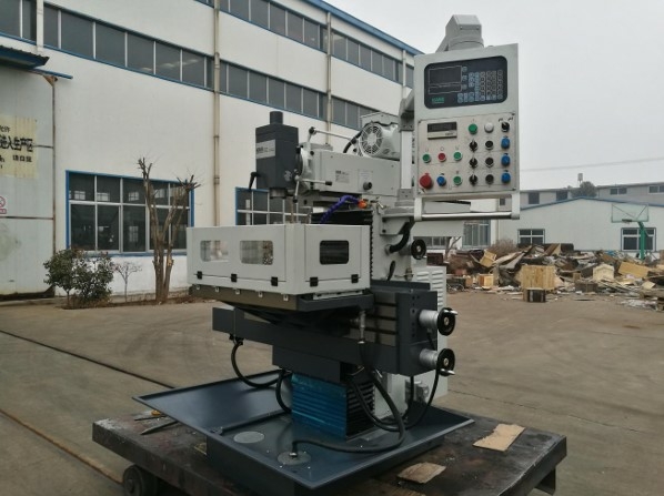 Широкоуниверсальный фрезерный станок FHU2-40