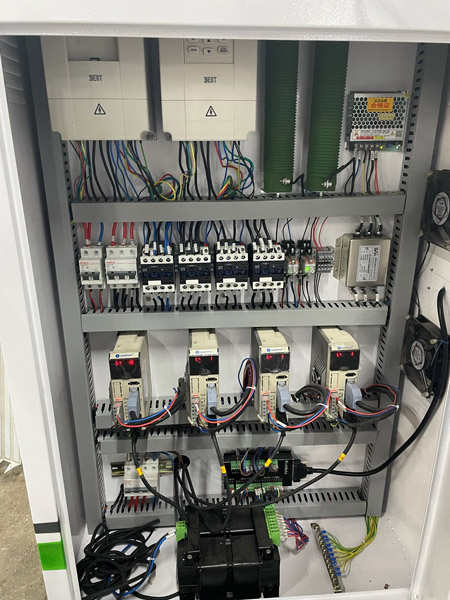 Фрезерно-гравировальный станок с чпу WoodTec H-2040C P2