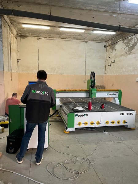 Фрезерно-гравировальный станок с чпуWoodTec CH 2030L